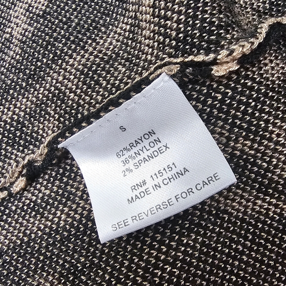 Romeo + Juliet Couture Damask Sweater Dress - Picture 13 of 13